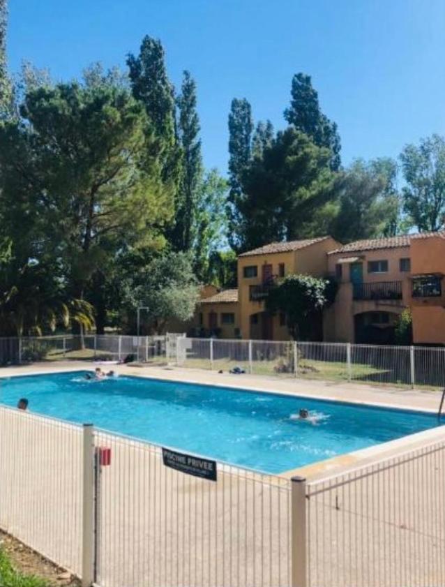 Appart Dans Residence Avec Piscine A Арль Екстер'єр фото